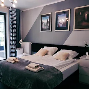  Homestay Airport Comfy Poland